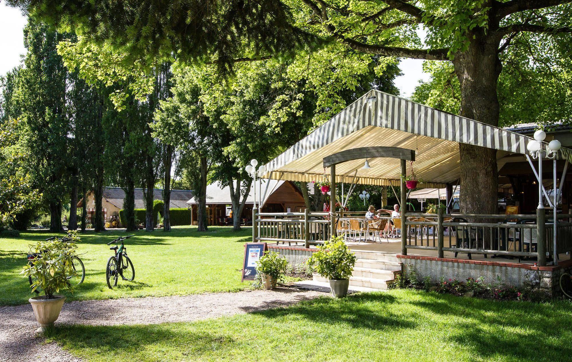 Campsite Le Chateau Des Marais 5*
